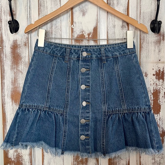NWOT New Blue Button Fly Denim Ruffle Mini Skirt Size 28 High Waist - Picture 3 of 8